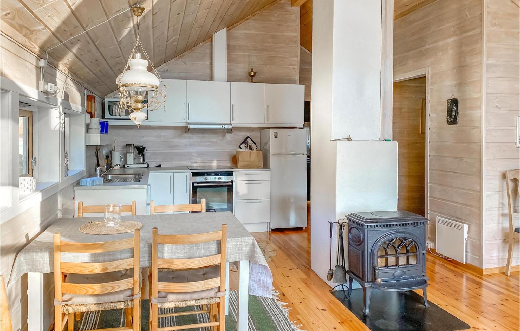 2 Bedroom Stunning Home In Лингдал Екстериор снимка