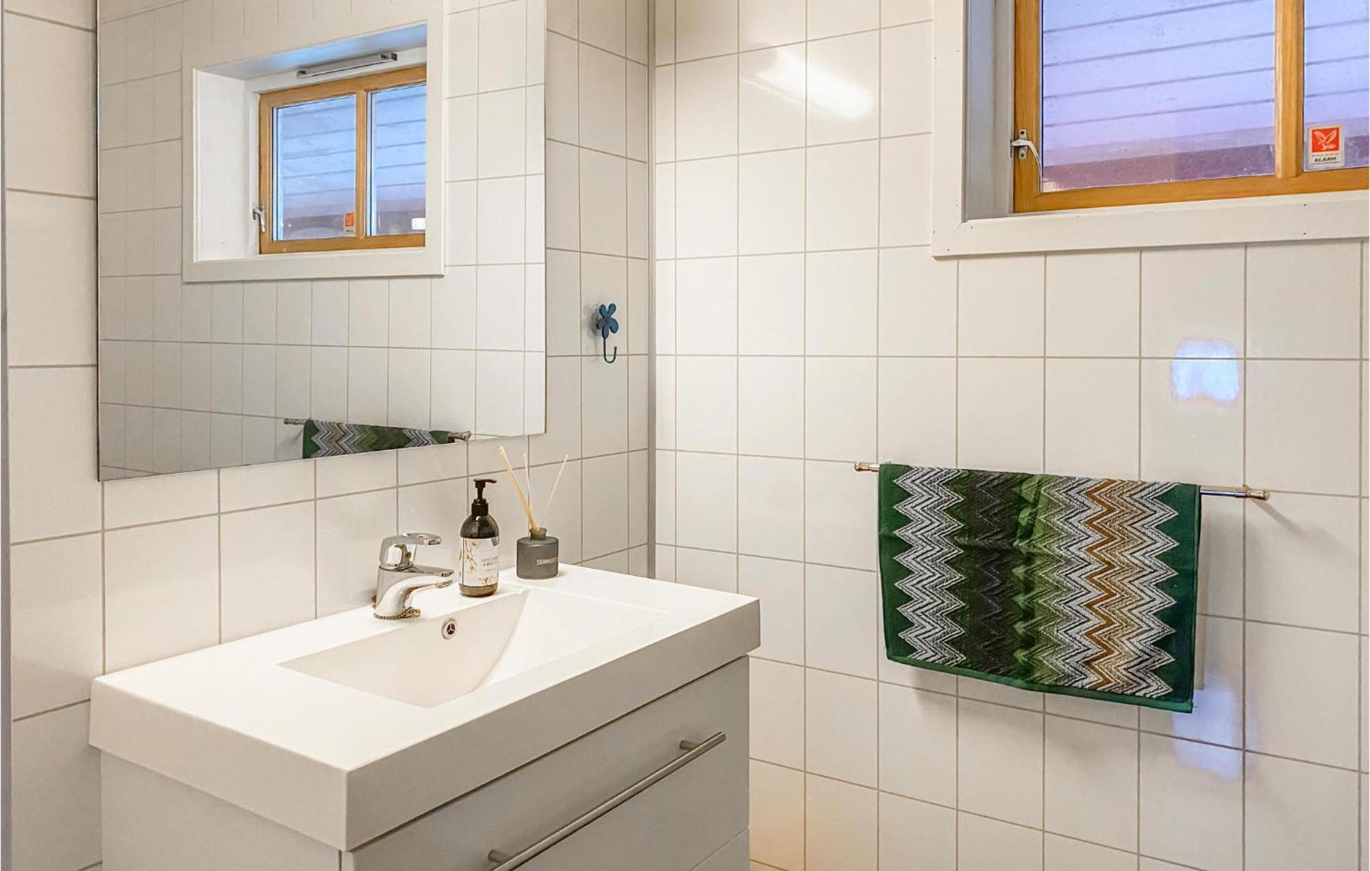 2 Bedroom Stunning Home In Лингдал Екстериор снимка